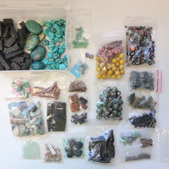 🎁 Mystery Box of Jewelry Supplies!!!! HUGE Collection!! Great Gift for Crafter! - Picture 4 of 9